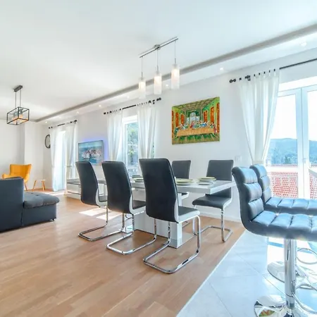 Luxury 5* By Guide & Sleep Apartmán *