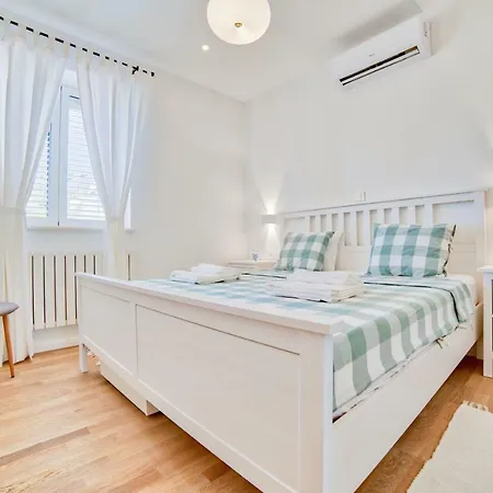 Apartmán Luxury 5* By Guide & Sleep *